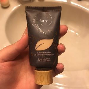 Tarte Amazonian clay foundation light sand